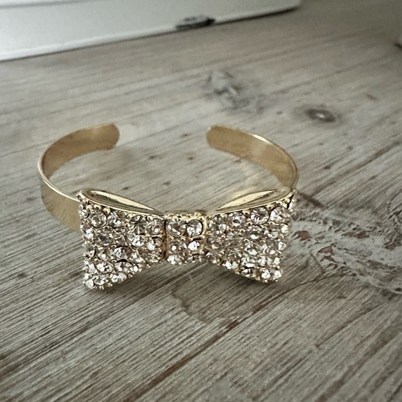 Bow Cuff Bracelet Goldtone - Picture 2 of 5
